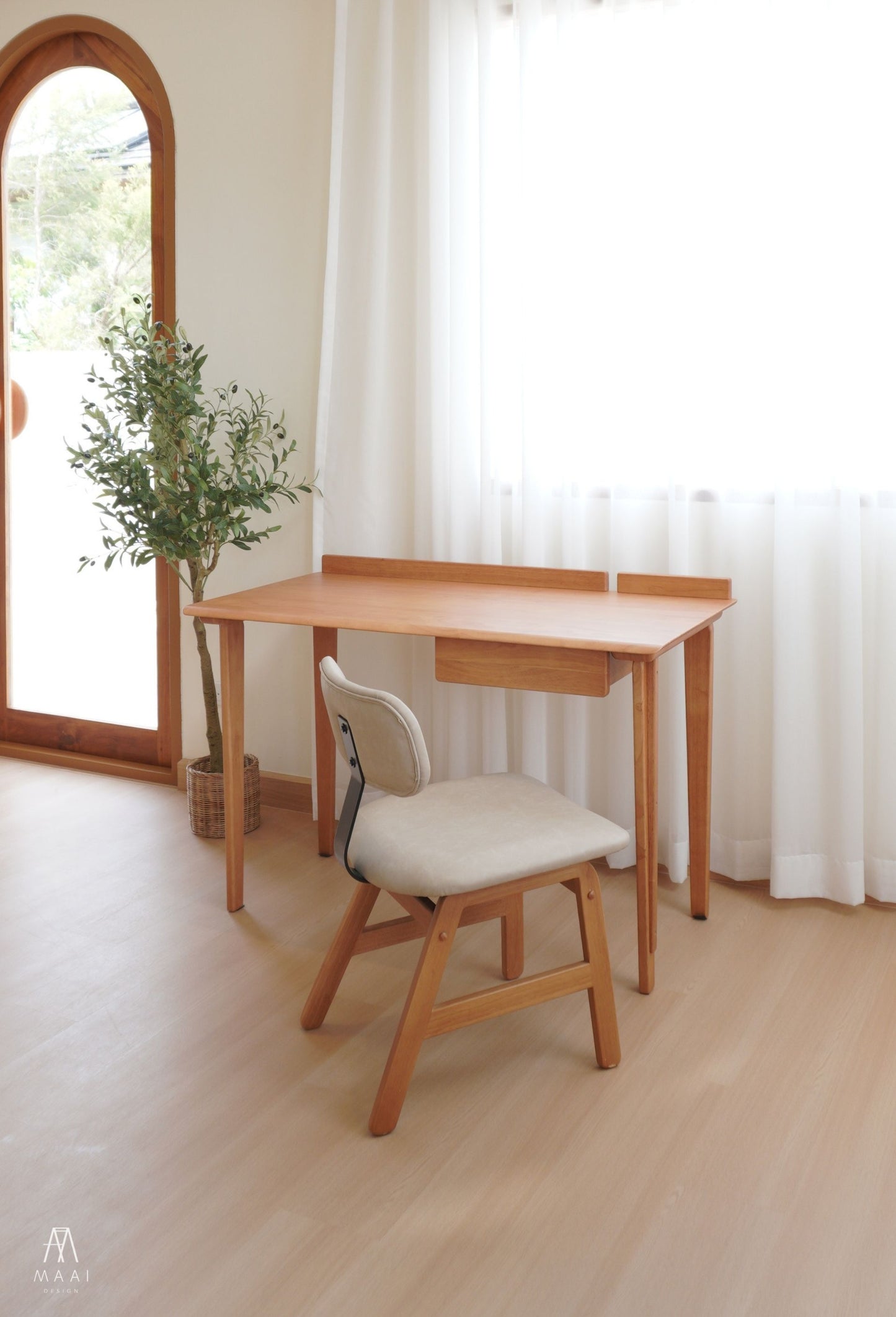 MAAI Design Mikusu chair (SMT PU) เก้าอี้เบาะหนัง หนานุ่ม หลังพิงเหล็ก