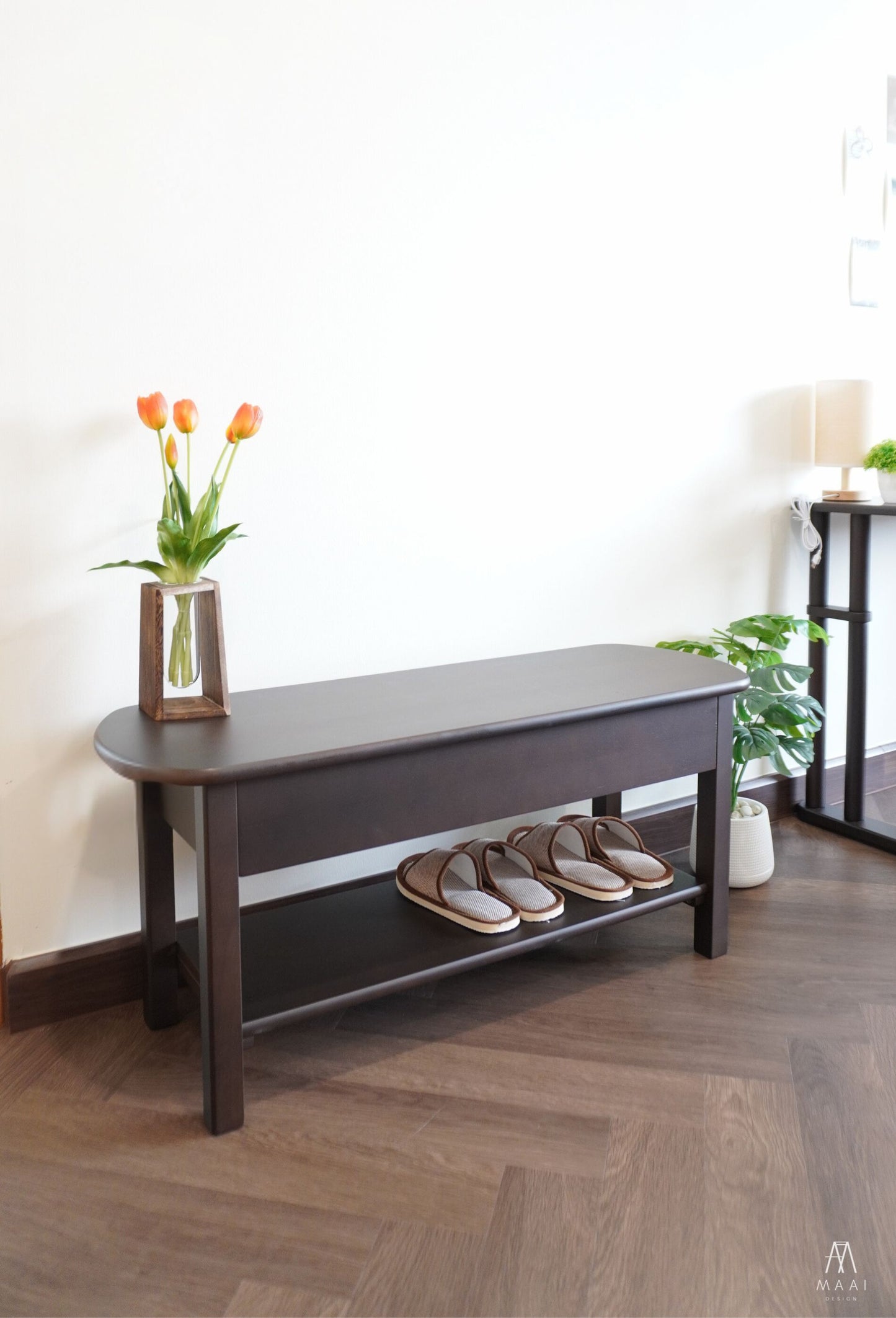 MAAI Design Shusu Bench ชั้นวางรองเท้าพร้อมที่นั่ง ช่วยให้นั่งใส่รองเท้าได้สบายๆ