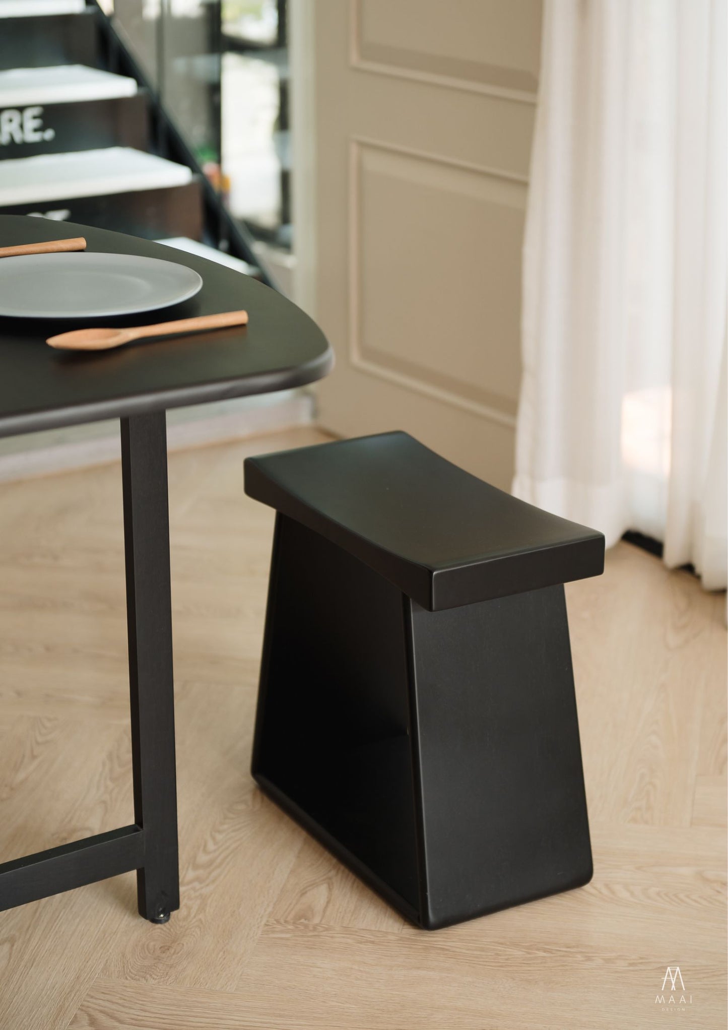 MAAI Design Bull stool เก้าอี้นั่งสตูล เก้าอี้เตี้ย ตกแต่งห้อง มินิมอล ประกอบสำเร็จ