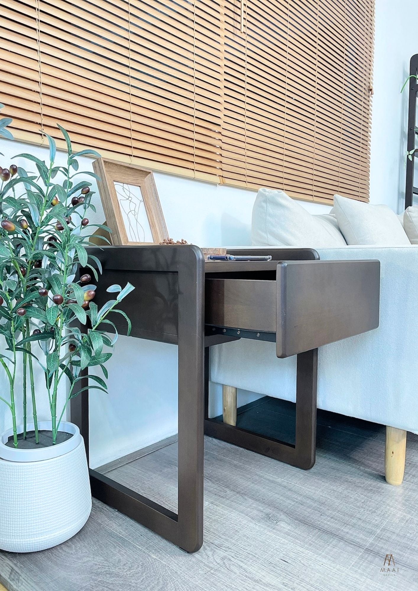 MAAI Design Uchu side table โต๊ะข้าง ข้างเตียง ข้างโซฟา ดีไซน์โดดเด่น