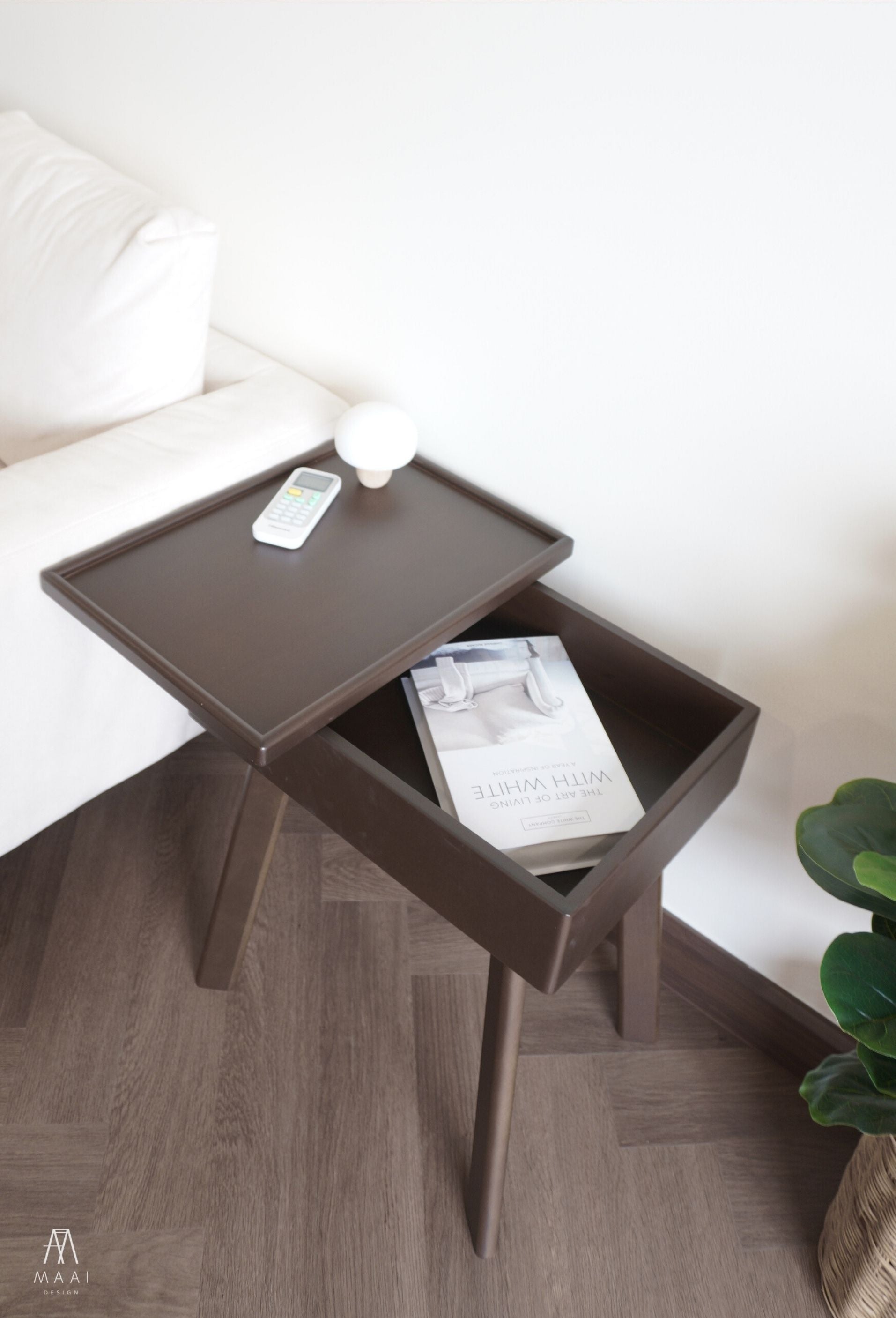 MAAI Design Flip table โต๊ะข้าง อเนกประสงค์ สามารถหมุนฝาโต้ะได้ มีพื้นที่ด้านล่างเพื่อเก็บของ