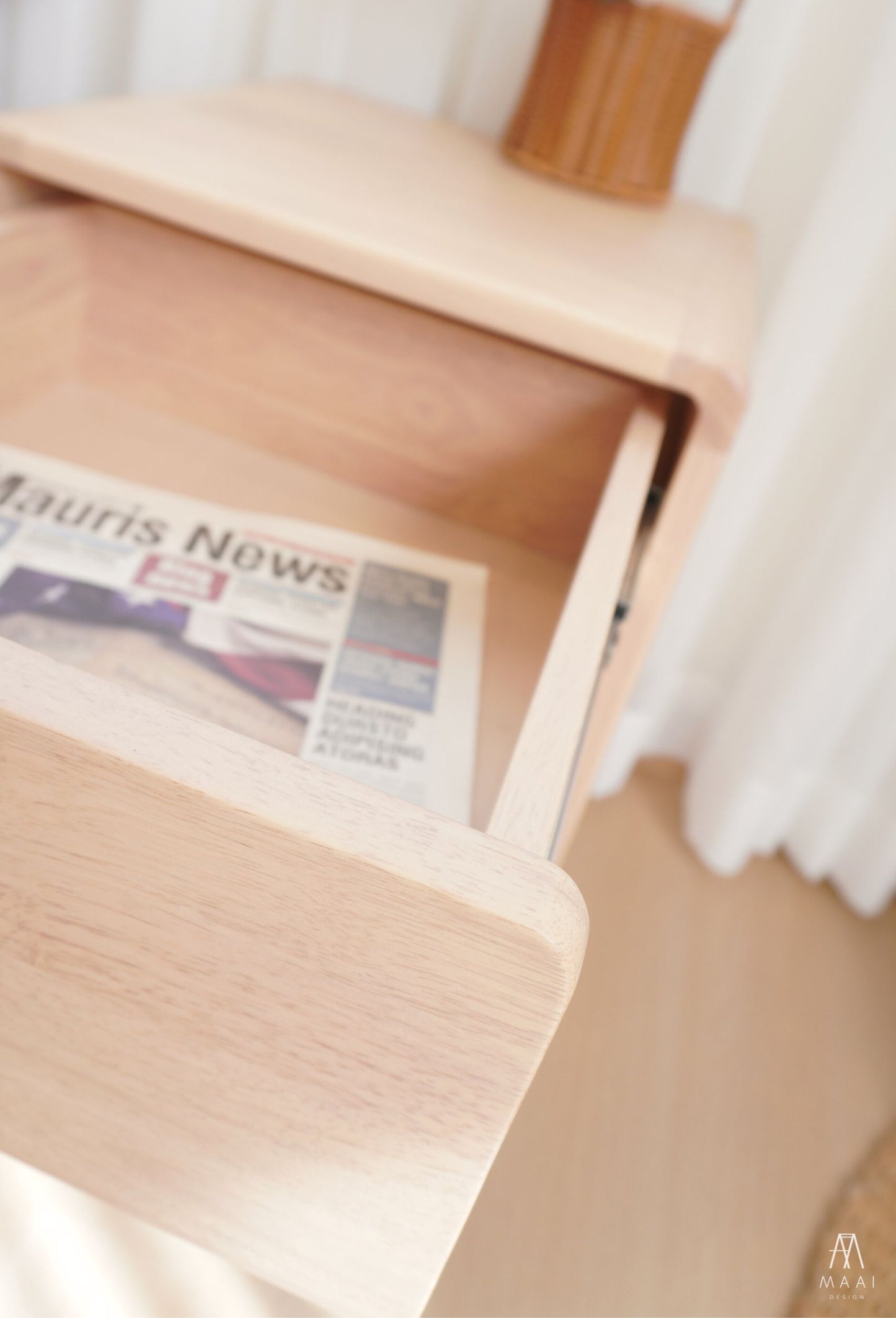 MAAI Design Uneru Side Table โต๊ะข้างช่องขนาดใหญ่ พร้อมลิ้นชักกดกระเด้งpush open