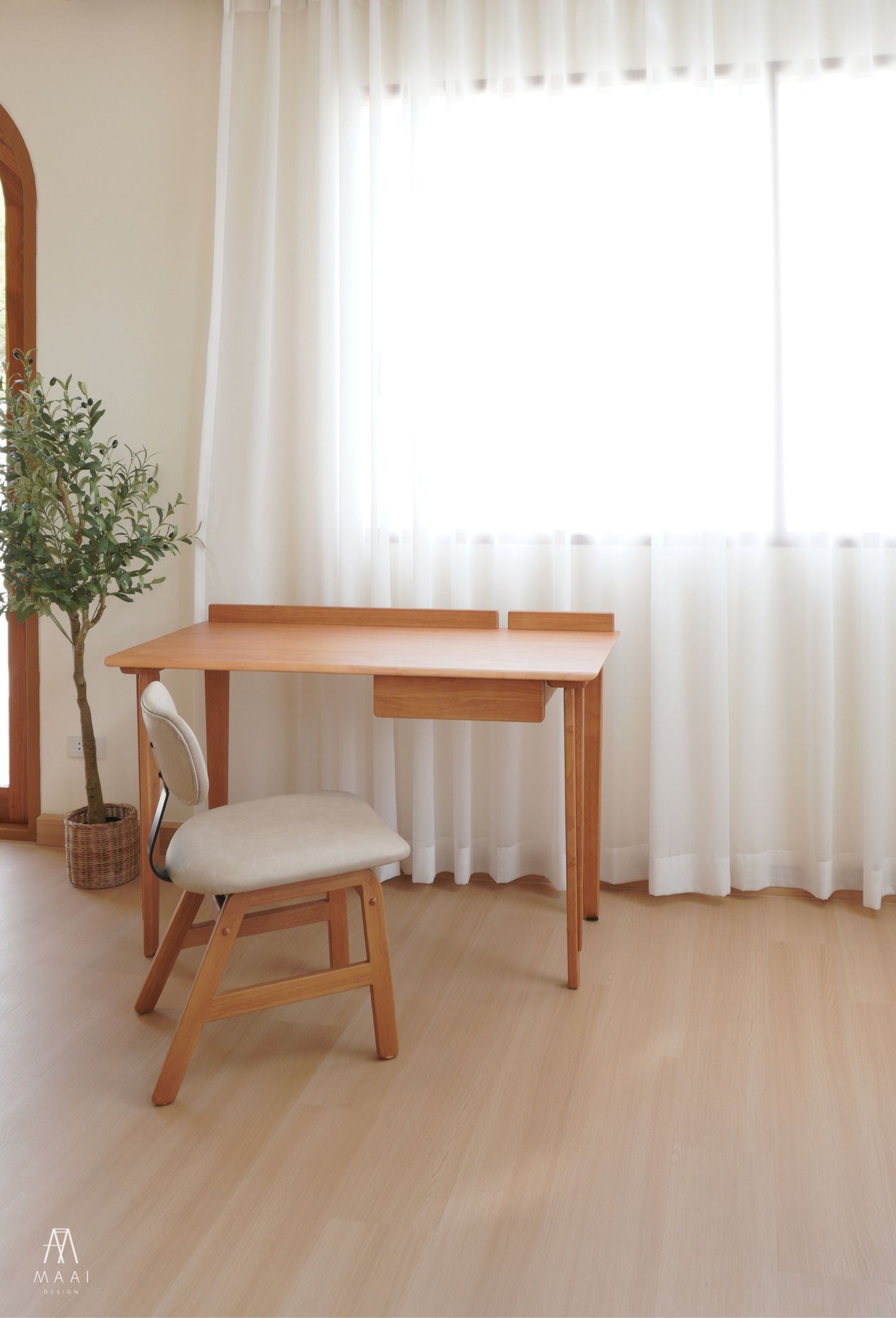 MAAI Design Mikusu chair (SMT PU) เก้าอี้เบาะหนัง หนานุ่ม หลังพิงเหล็ก