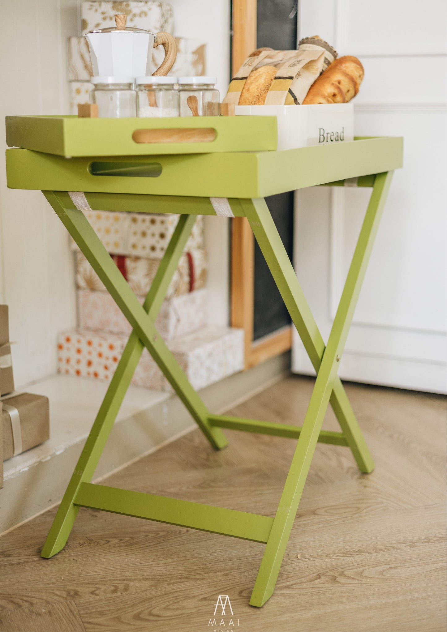 Clearance sale โต๊ะ วางถาดพร้อมขาตั้ง ขาพับ