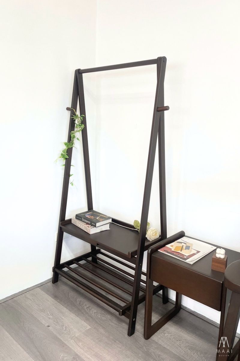 MAAI Design Shatsu shelf ราวผ้า แขวนเสื้อผ้าหมวกฯลฯ ทำจากไม้แท้มีชั้นวางของ2ชั้น
