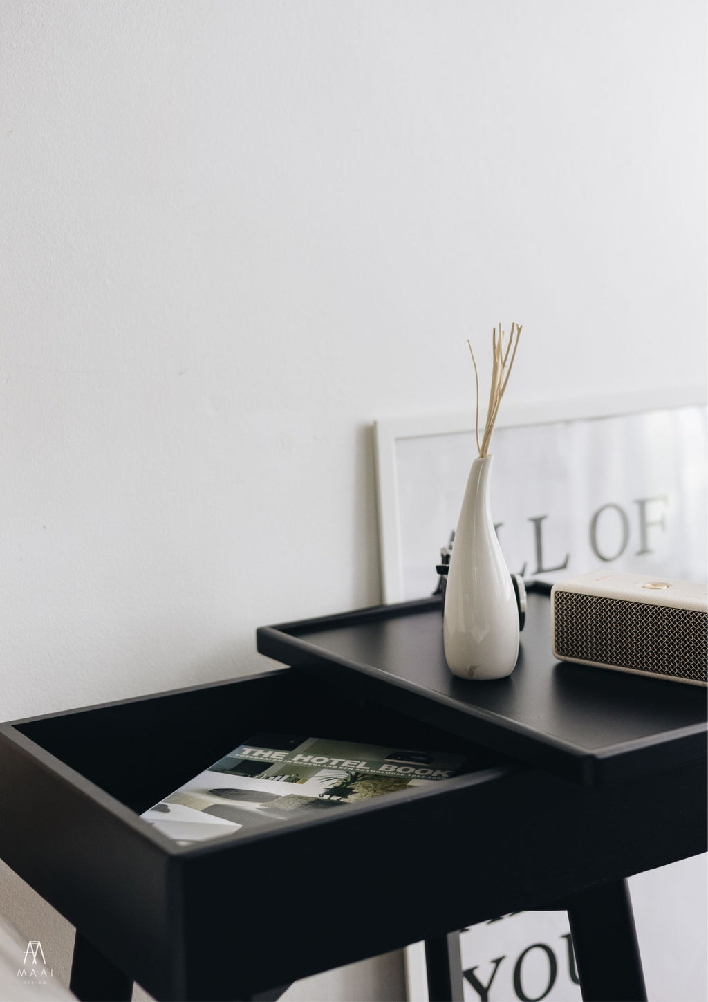 MAAI Design Flip table โต๊ะข้าง อเนกประสงค์ สามารถหมุนฝาโต้ะได้ มีพื้นที่ด้านล่างเพื่อเก็บของ