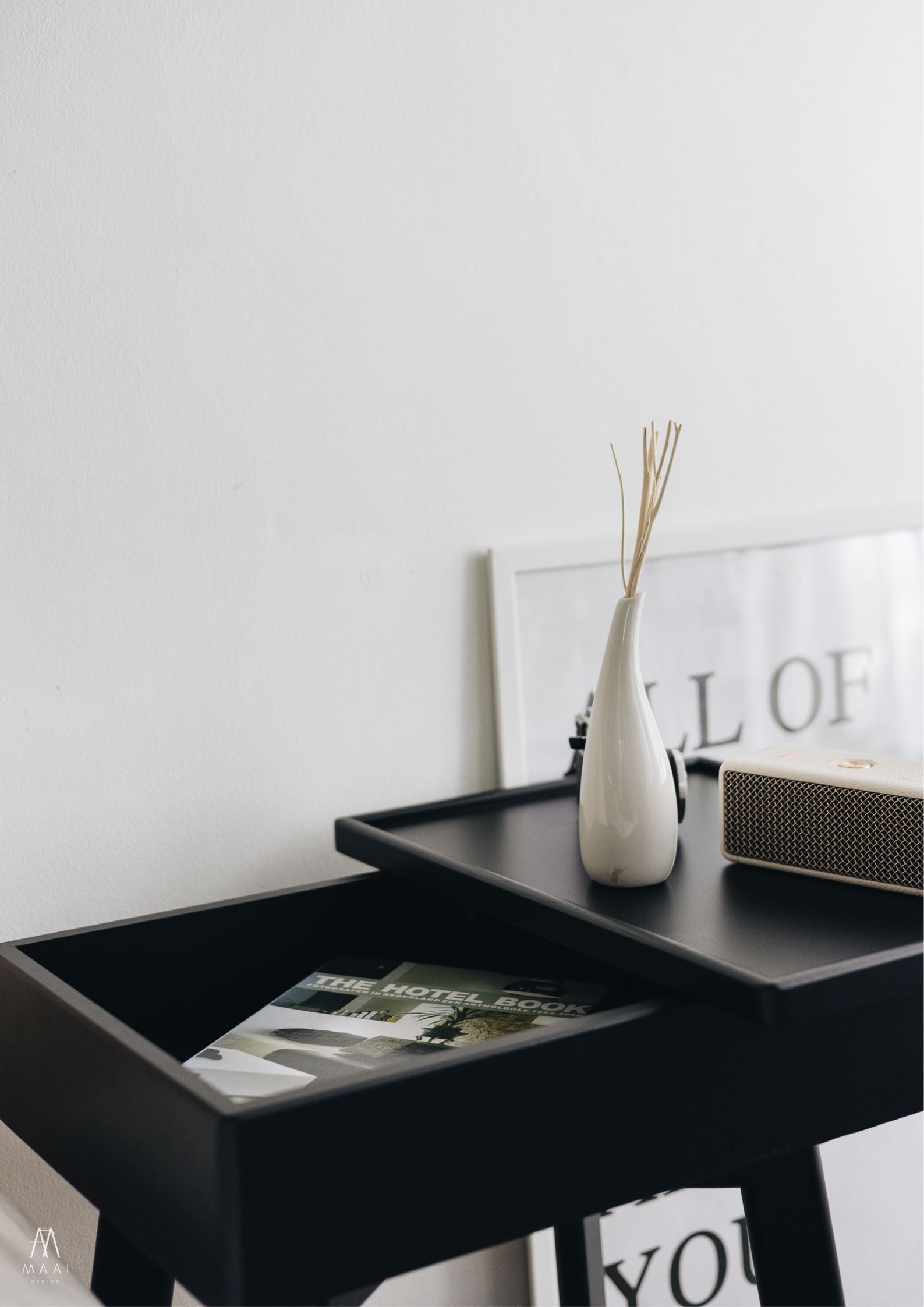 MAAI Design Flip table โต๊ะข้าง อเนกประสงค์ สามารถหมุนฝาโต้ะได้ มีพื้นที่ด้านล่างเพื่อเก็บของ