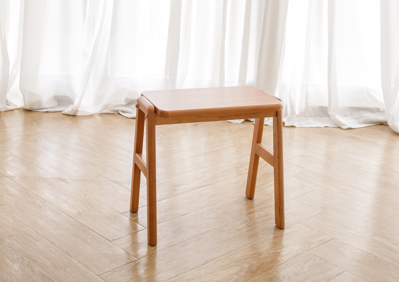 MAAI Design Basho stack เก้าอี้สตูลอเนกประสงค์ สามารถซ้อนกันเพื่อทำชั้นวางได้ จัดเก็บประหยัดพื้นที่