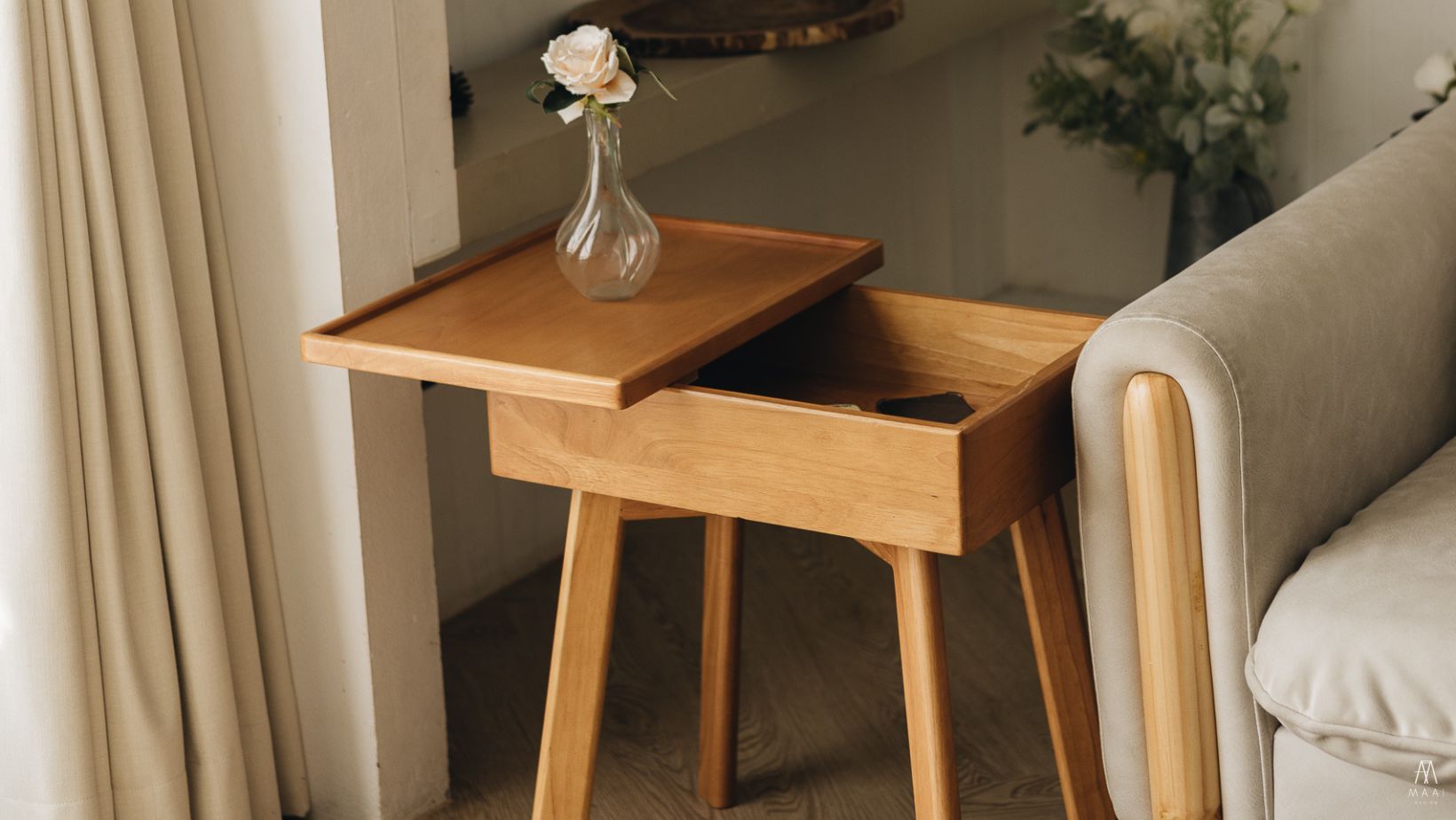 MAAI Design Flip table โต๊ะข้าง อเนกประสงค์ สามารถหมุนฝาโต้ะได้ มีพื้นที่ด้านล่างเพื่อเก็บของ Secondary image