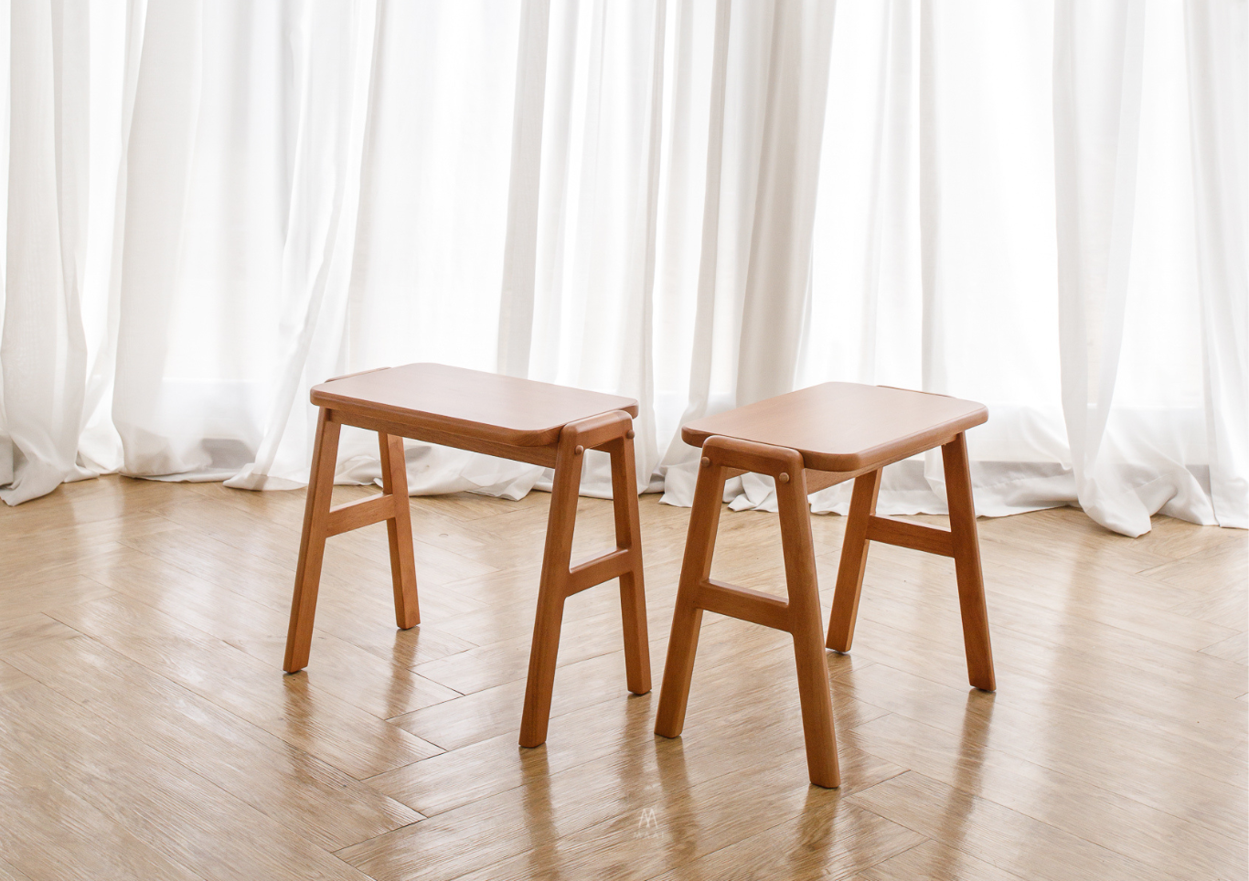 MAAI Design Basho stack เก้าอี้สตูลอเนกประสงค์ สามารถซ้อนกันเพื่อทำชั้นวางได้ จัดเก็บประหยัดพื้นที่