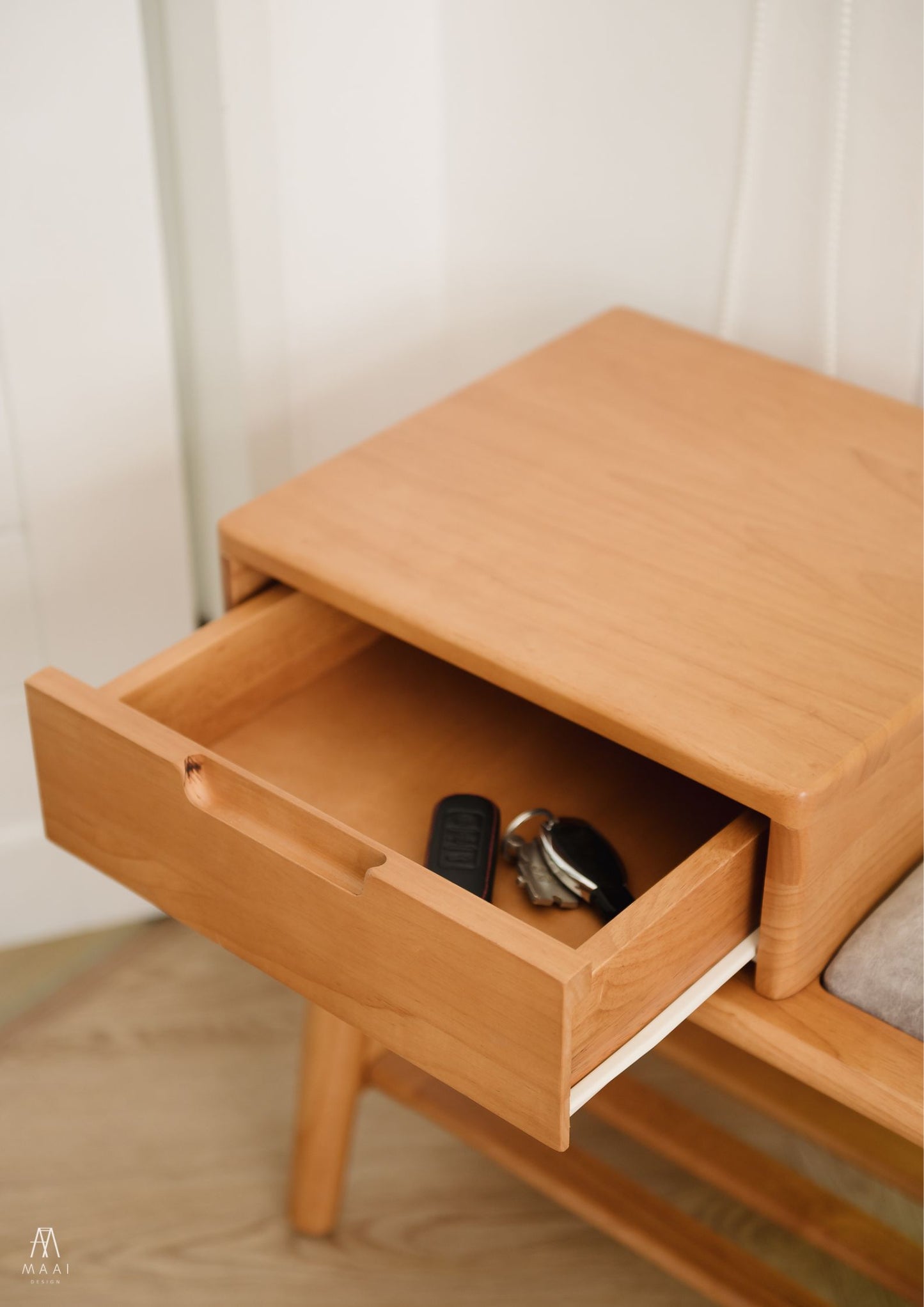 MAAI Design Kutsu bench ชั้นวางรองเท้าพร้อมที่นั่ง