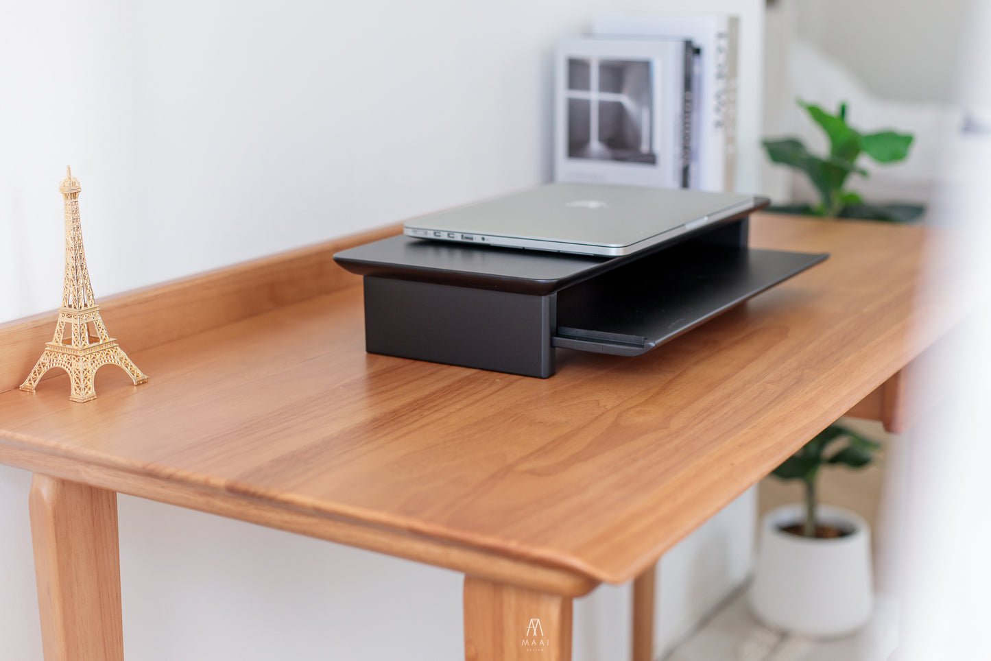 MAAI Design Petite Shelf ชั้นจอคอมพิวเตอร์ ที่เก็บเครื่องเขียน วางโน๊ตบุ๊ค