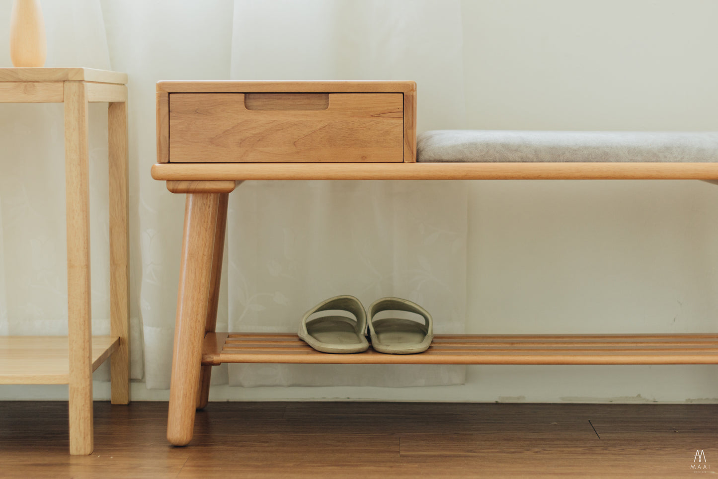 MAAI Design Kutsu bench ชั้นวางรองเท้าพร้อมที่นั่ง