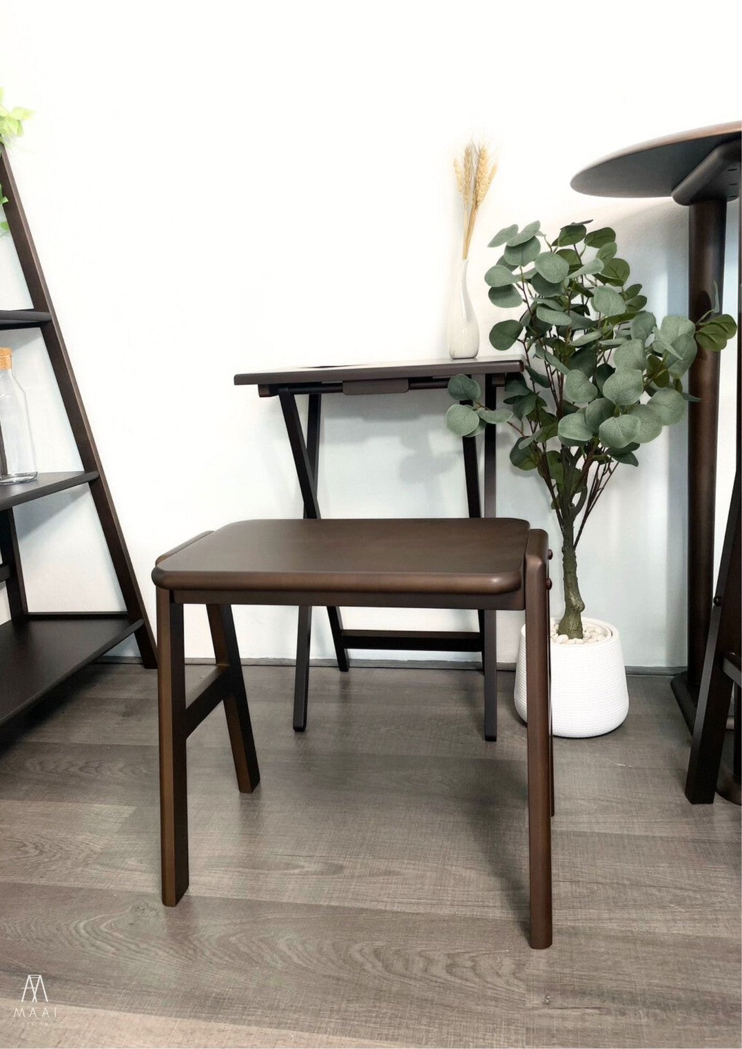 MAAI Design Basho stack เก้าอี้สตูลอเนกประสงค์ สามารถซ้อนกันเพื่อทำชั้นวางได้ จัดเก็บประหยัดพื้นที่